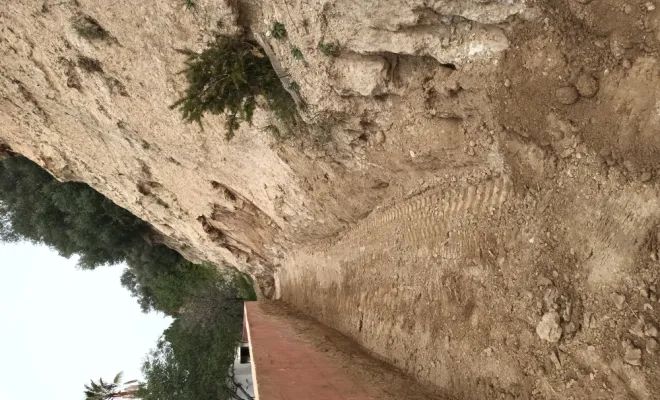 Chemin refait vu d'un côté